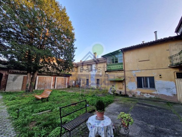 casa indipendente in vendita a Casalbuttano ed Uniti