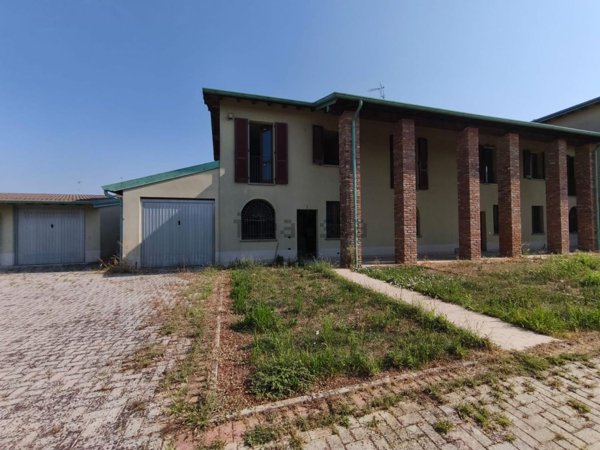 casa indipendente in vendita a Casalbuttano ed Uniti in zona San Vito