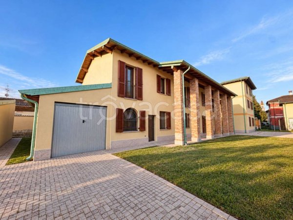 casa indipendente in vendita a Casalbuttano ed Uniti in zona San Vito