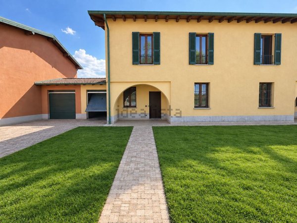 casa indipendente in vendita a Casalbuttano ed Uniti in zona San Vito