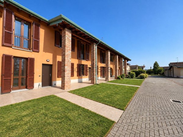 casa indipendente in vendita a Casalbuttano ed Uniti in zona San Vito