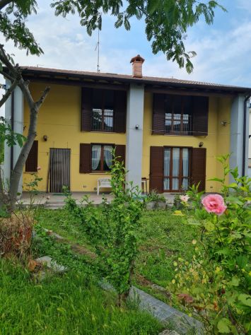 casa indipendente in vendita a Casale Cremasco-Vidolasco in zona Casale Cremasco