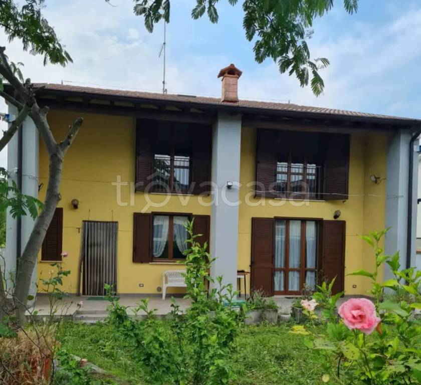 casa indipendente in vendita a Casale Cremasco-Vidolasco in zona Casale Cremasco