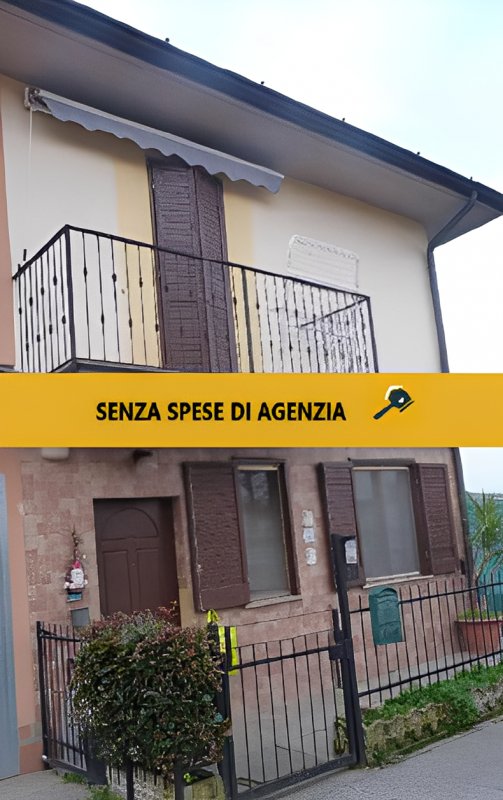 casa indipendente in vendita a Casale Cremasco-Vidolasco in zona Vidolasco
