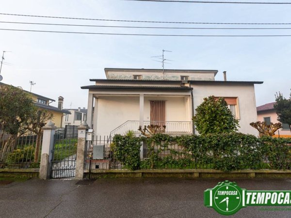 casa indipendente in vendita a Casale Cremasco-Vidolasco in zona Casale Cremasco
