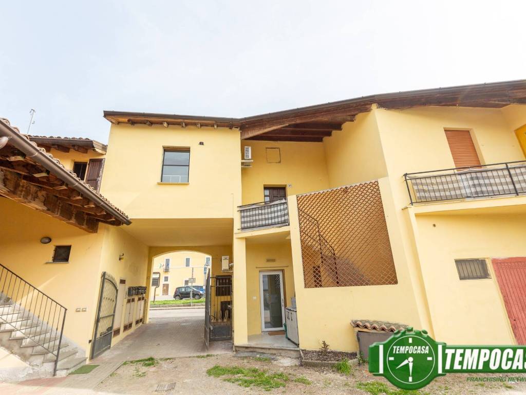 casa indipendente in vendita a Casale Cremasco-Vidolasco in zona Casale Cremasco