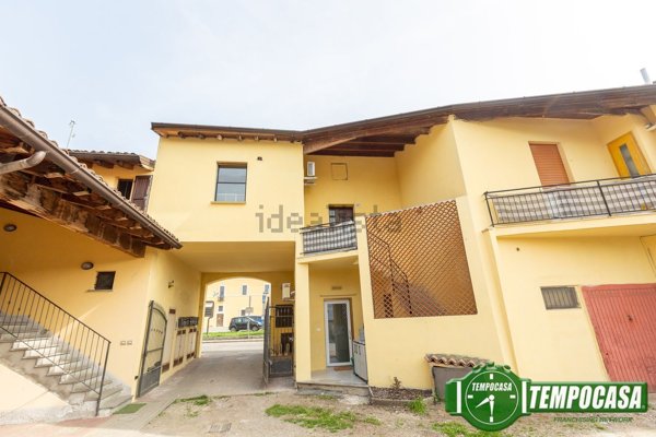 casa indipendente in vendita a Casale Cremasco-Vidolasco in zona Casale Cremasco