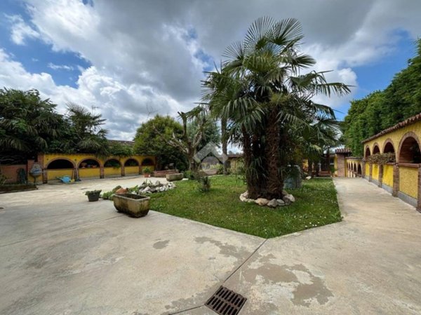 casa indipendente in vendita a Casale Cremasco-Vidolasco in zona Casale Cremasco