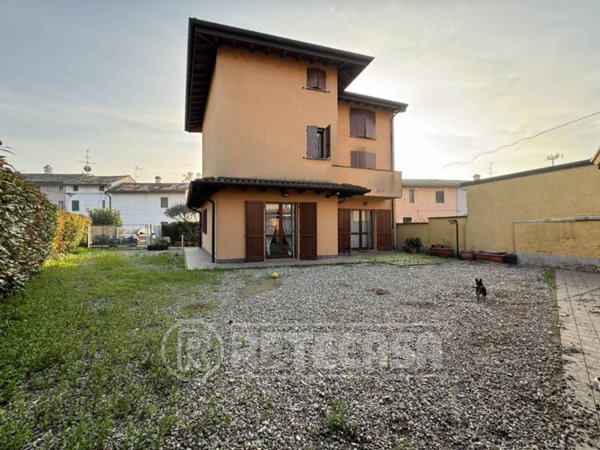 casa indipendente in vendita a Casaletto Ceredano