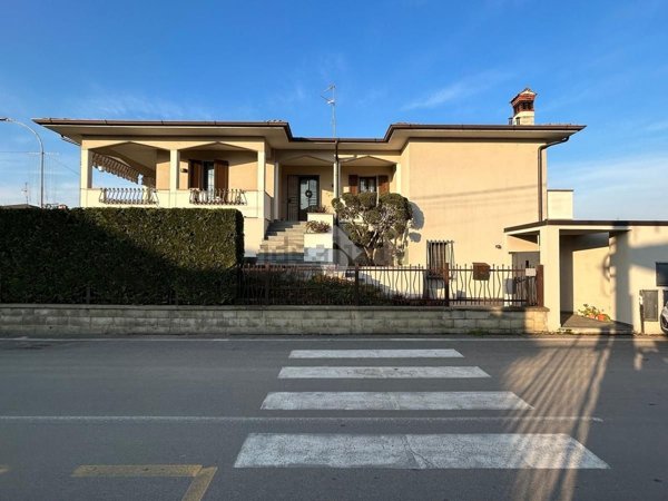 casa indipendente in vendita a Casaletto di Sopra in zona Melotta