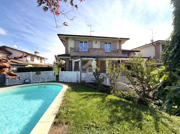 casa indipendente in vendita a Casaletto Vaprio