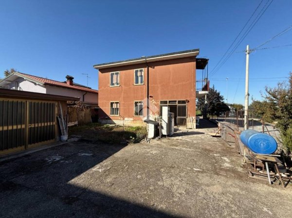 casa indipendente in vendita a Casaletto Vaprio