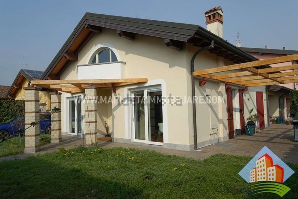 casa indipendente in vendita a Casaletto Vaprio