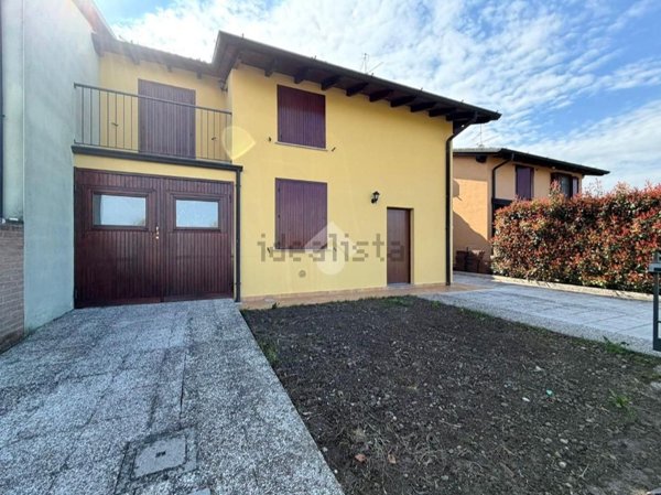 casa indipendente in vendita a Casaletto Vaprio