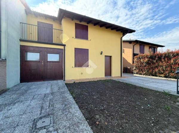 casa indipendente in vendita a Casaletto Vaprio