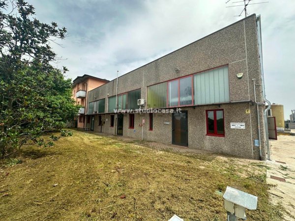 capannone in vendita a Casaletto Vaprio