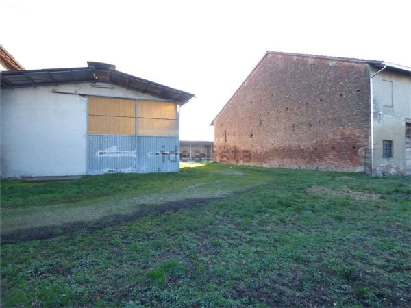 locale di sgombero in vendita a Casalmaggiore in zona Quattrocase