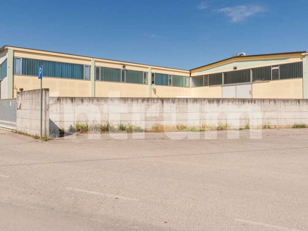 locale commerciale in vendita a Casalmaggiore in zona Vicoboneghisio