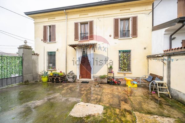 casa indipendente in vendita a Casalmaggiore in zona Quattrocase