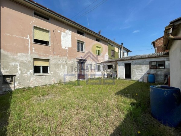 casa indipendente in vendita a Casalmaggiore in zona Agoiolo
