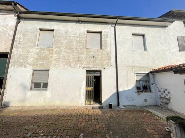 casa indipendente in vendita a Casalmaggiore in zona Agoiolo