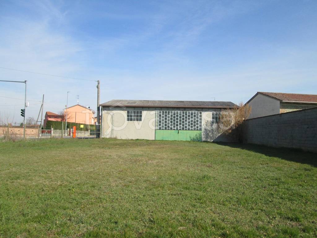 locale commerciale in vendita a Casalmaggiore in zona Vicoboneghisio