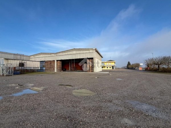 terreno edificabile in vendita a Casalmaggiore in zona Quattrocase