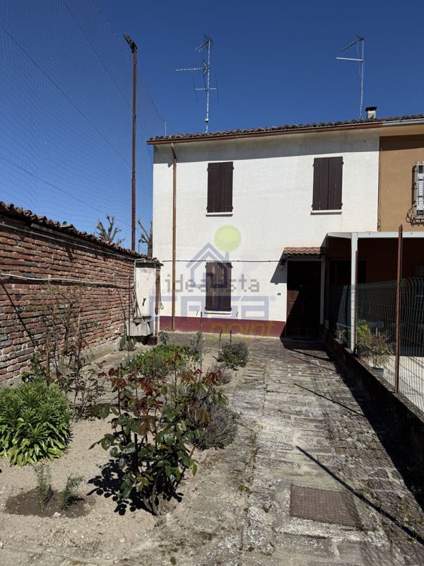 casa semindipendente in vendita a Casalmaggiore in zona Vicomoscano