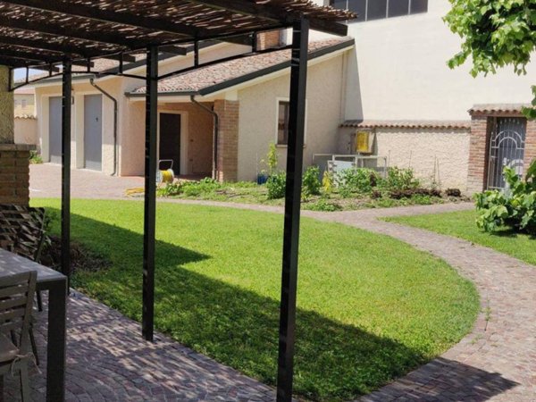 casa indipendente in vendita a Casalmaggiore in zona Roncadello