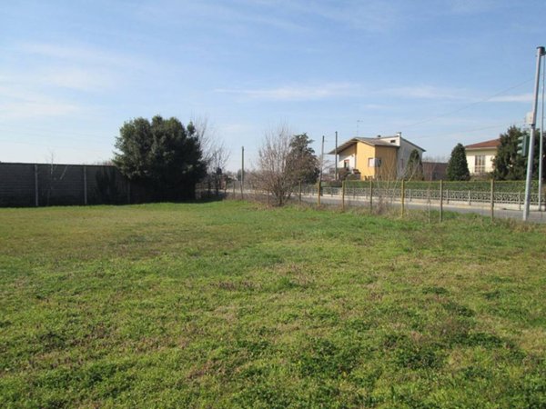 locale commerciale in vendita a Casalmaggiore in zona Vicoboneghisio