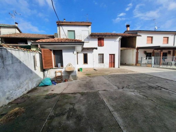 casa indipendente in vendita a Casalmorano
