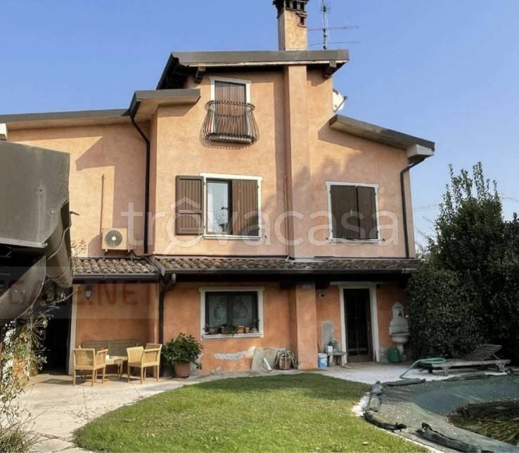 casa indipendente in vendita a Casalmorano