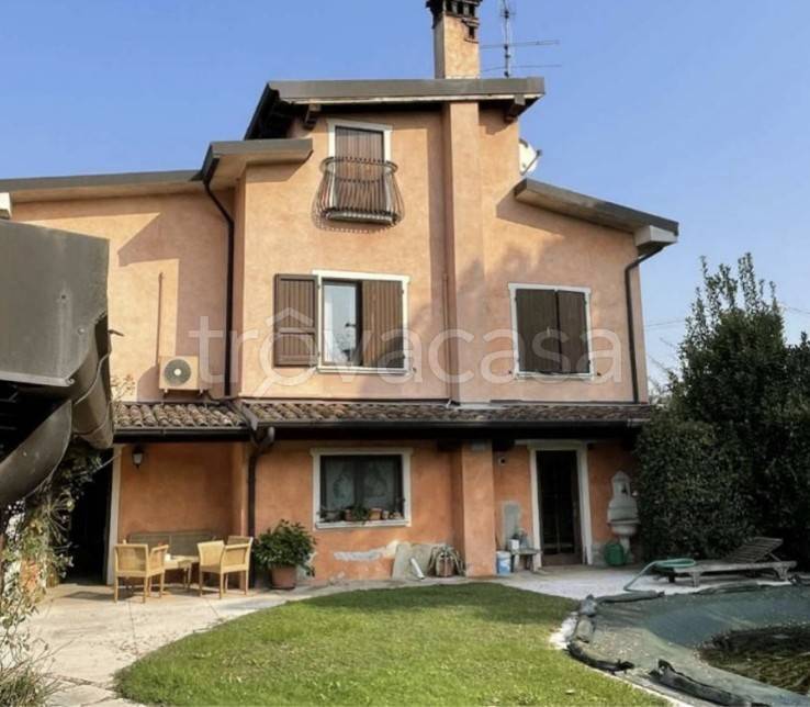 casa indipendente in vendita a Casalmorano