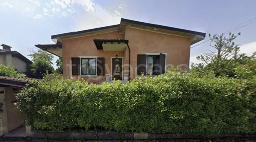 casa indipendente in vendita a Casalmorano