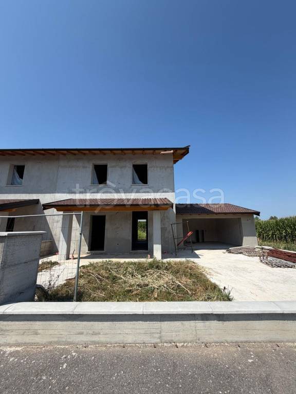 casa indipendente in vendita a Casalmorano