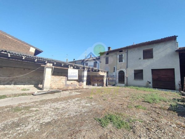casa indipendente in vendita a Casteldidone