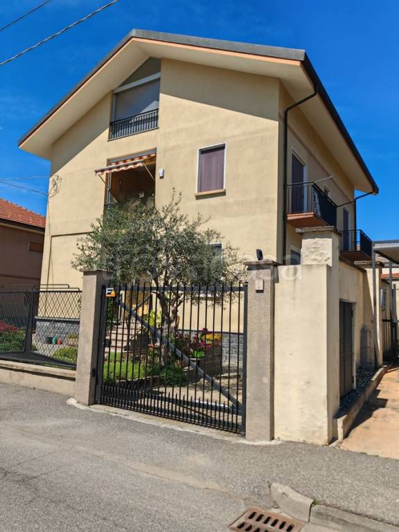 casa indipendente in vendita a Pianezza