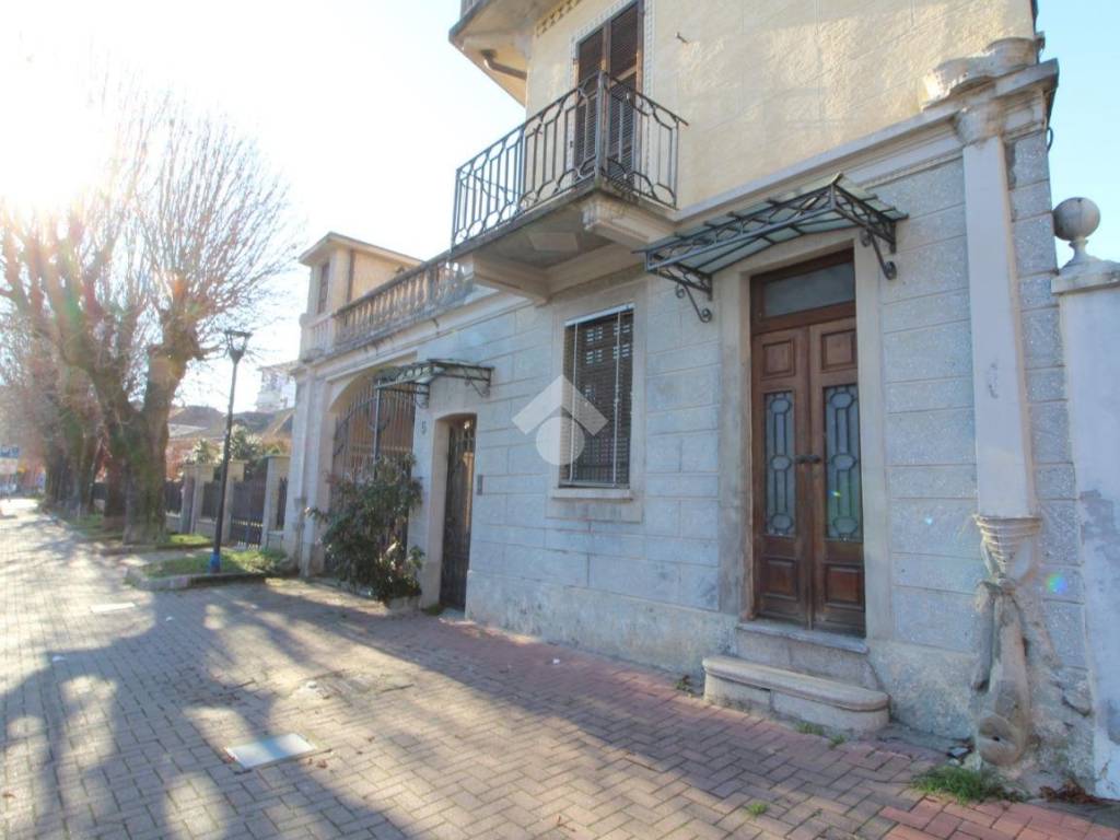 casa indipendente in vendita a Pianezza in zona Parucco