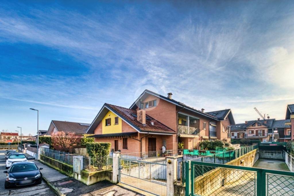 appartamento in vendita a Pianezza in zona Parucco