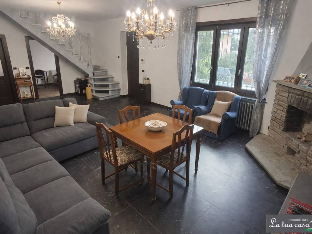 casa indipendente in vendita a Pianezza in zona Parucco