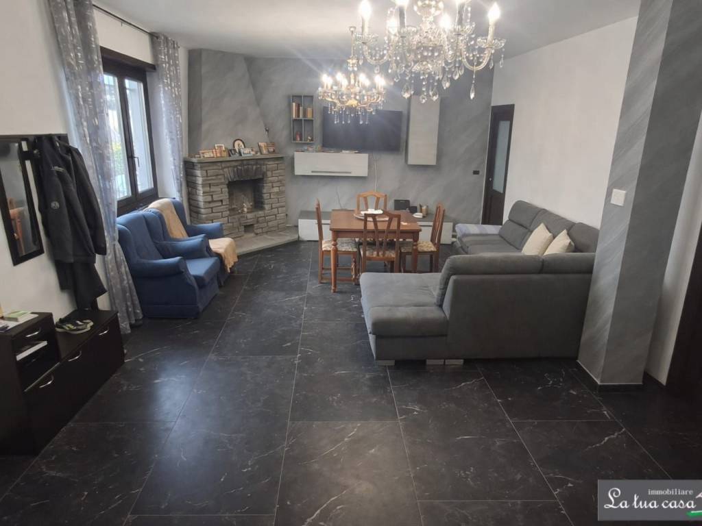 casa indipendente in vendita a Pianezza in zona Parucco