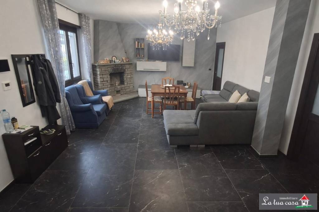 casa indipendente in vendita a Pianezza in zona Parucco