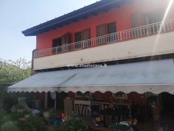 casa indipendente in vendita a Castelleone in zona Le Valli