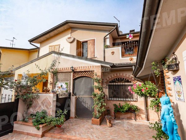 casa indipendente in vendita a Castelleone in zona San Latino