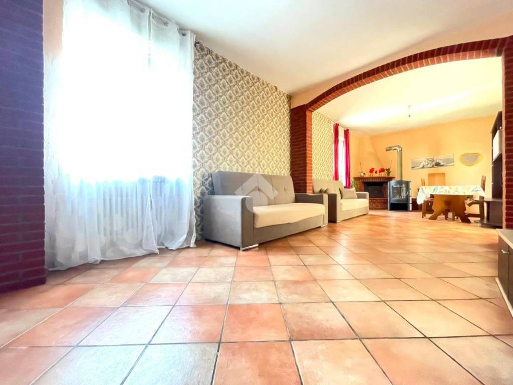 casa indipendente in vendita a Castelleone in zona Le Valli