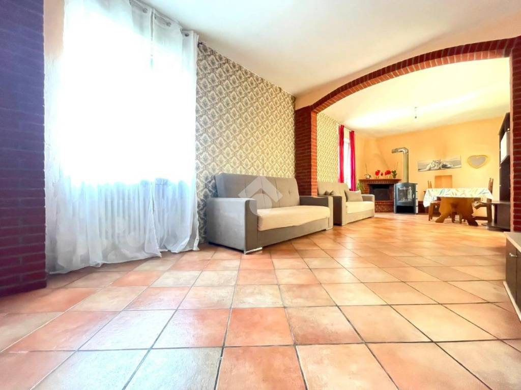 appartamento in vendita a Castelleone in zona Le Valli