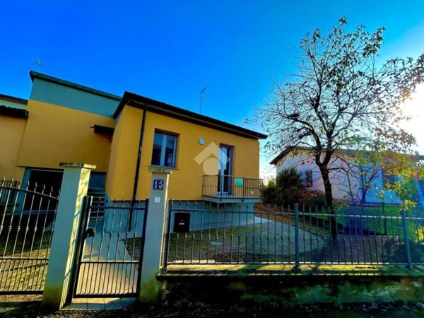 casa indipendente in vendita a Castelleone in zona Corte Madama