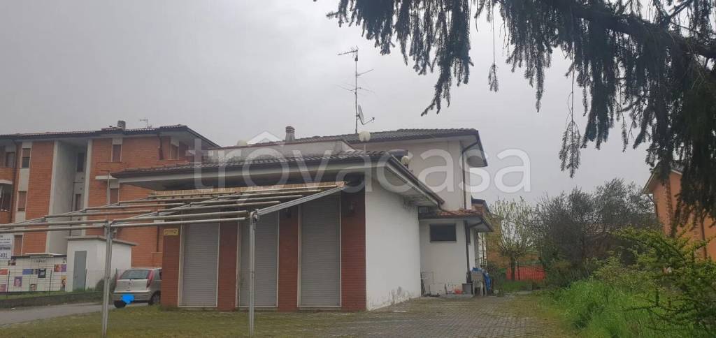 negozio in vendita a Castelleone