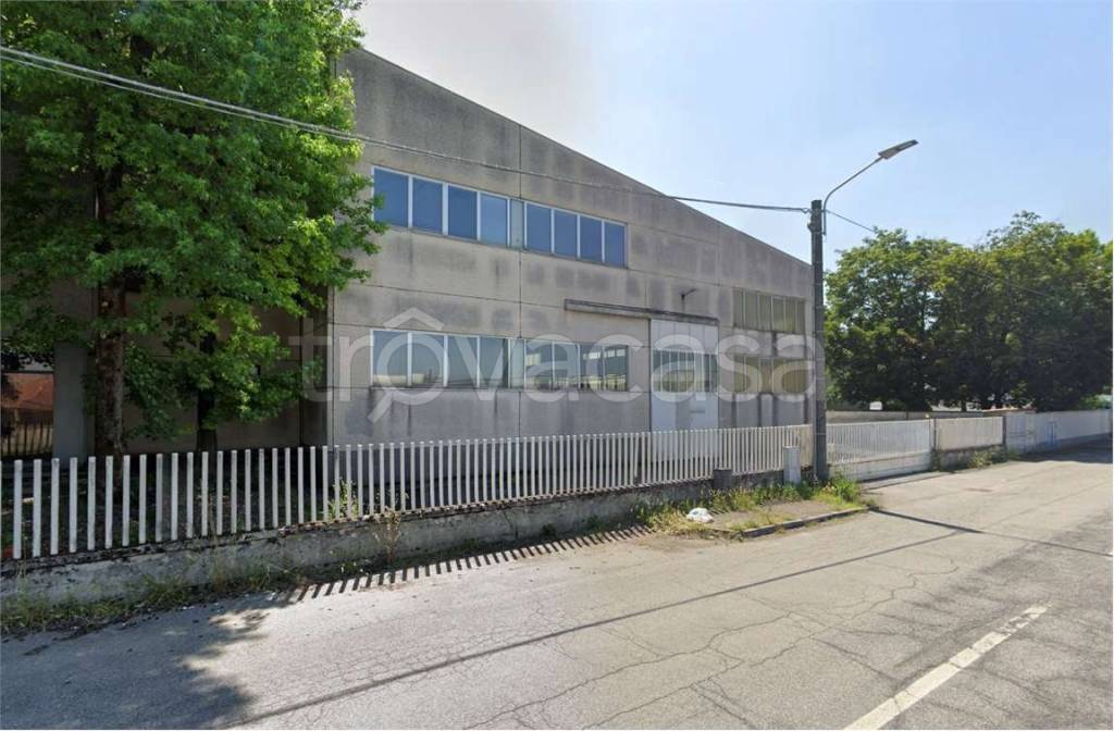 locale commerciale in vendita a Castelleone