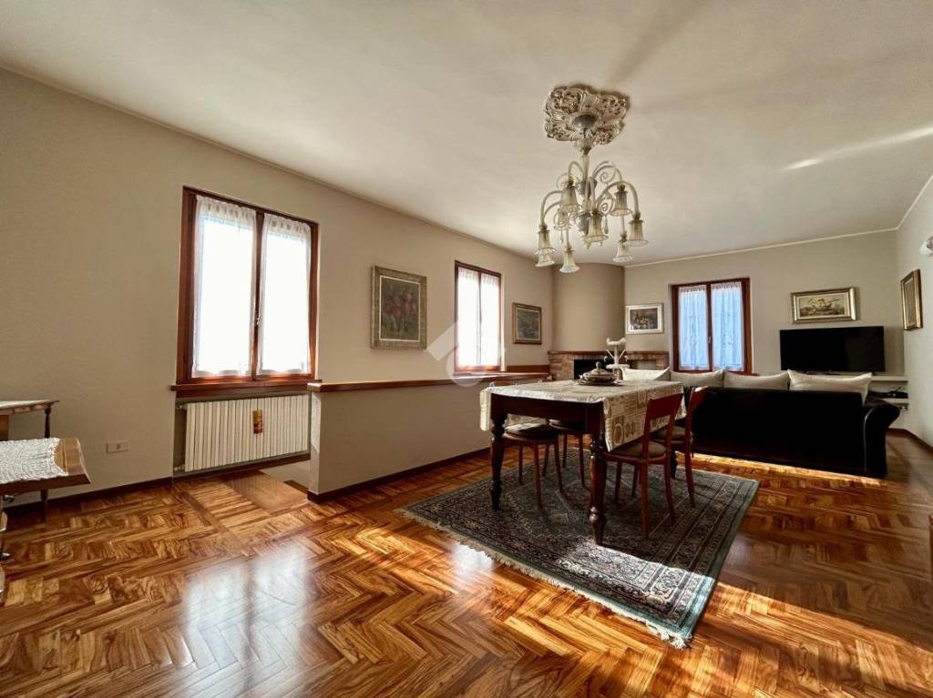 casa indipendente in vendita a Castelleone